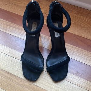 Suede Steve Madden pumps